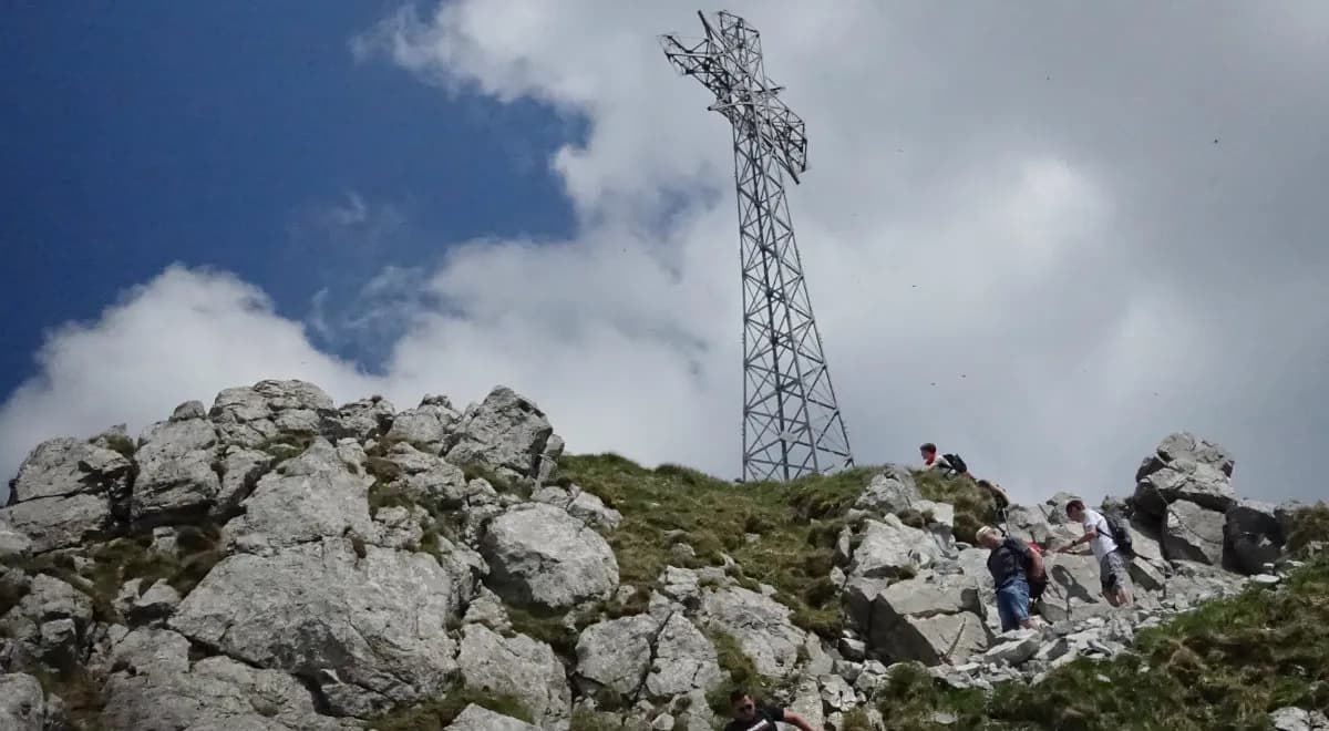Kiedy postawiono krzyż na Giewoncie? Historia, która zaskakuje
