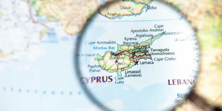 Gdzie leży Cypr w jakim kraju? Odkryj jego niezależność i położenie