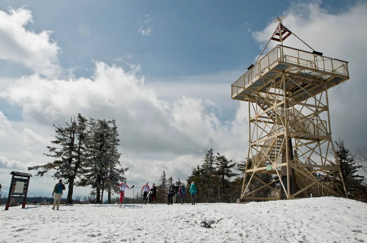 Gdzie zostawić samochód pod Baranią Górą? Najlepsze parkingi i porady