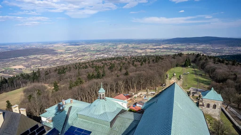 Gdzie jest Łysa Góra? Odkryj jej lokalizację i ciekawe miejsca