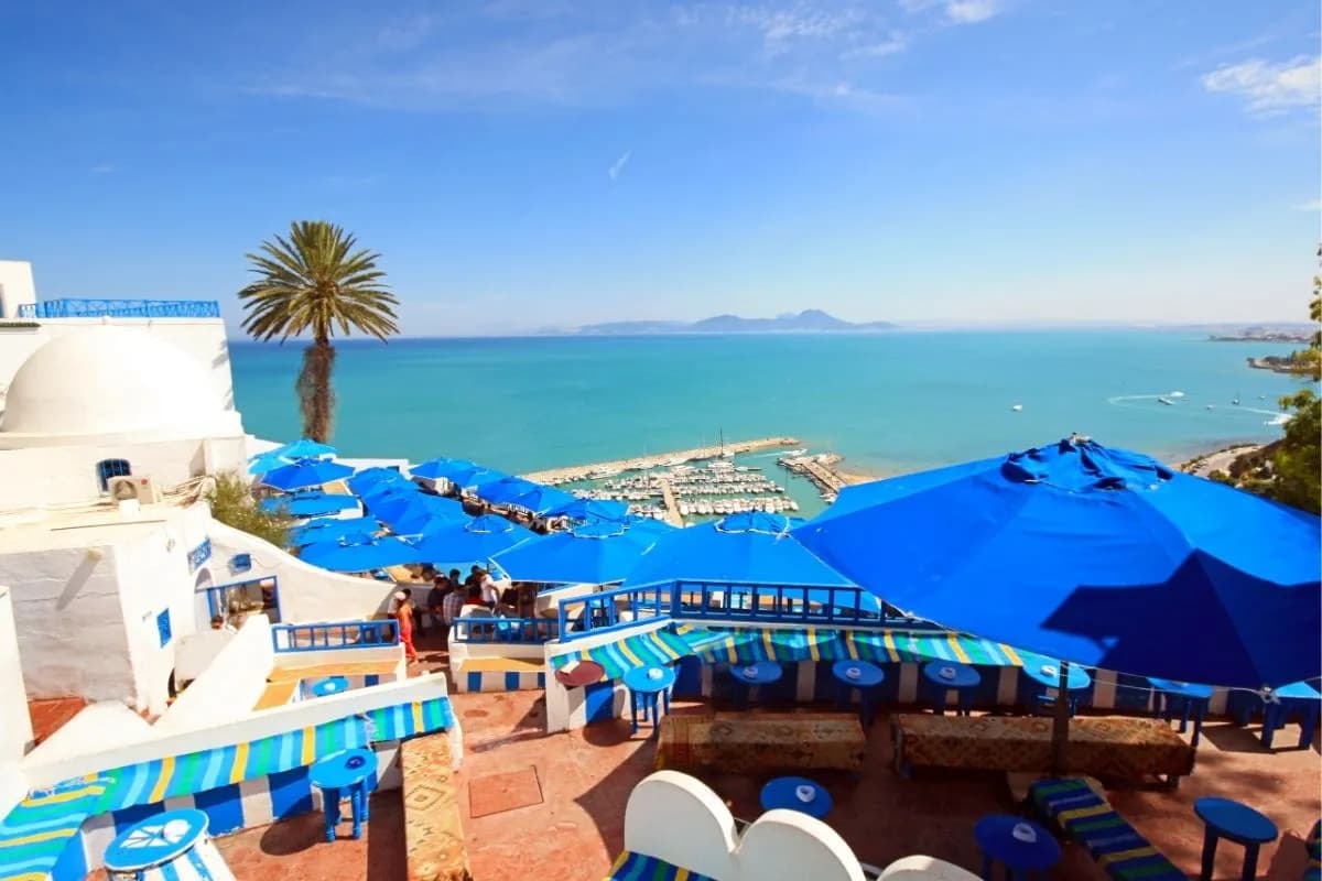 Co zabrać na wakacje do Tunezji, aby uniknąć nieprzyjemności?