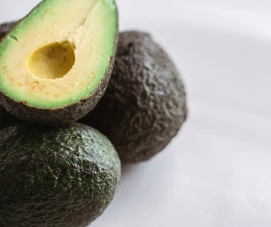 W jakim kraju rośnie awokado? Odkryj najlepsze miejsca uprawy