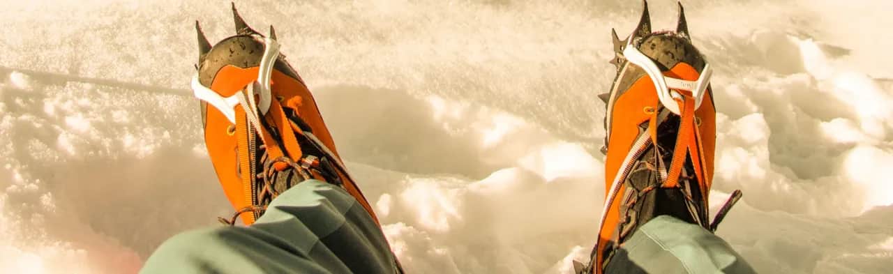 Jakie raczki w góry wybrać, by uniknąć niebezpieczeństw zimowych?