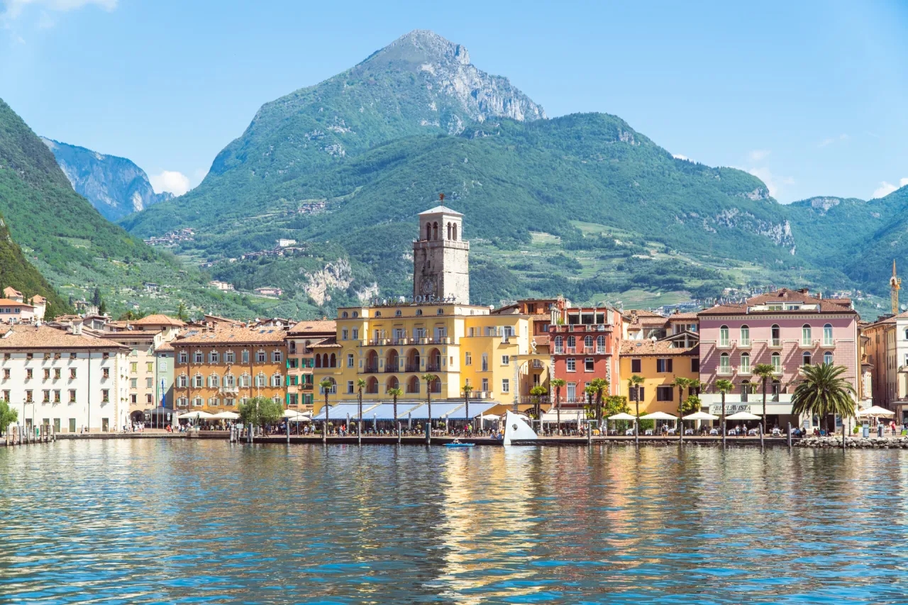 Atrakcje jeziora Garda: Niezapomniane miejsca, które musisz zobaczyć