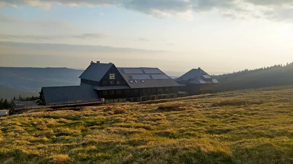 Czy schronisko może odmówić noclegu? Poznaj swoje prawa i zasady