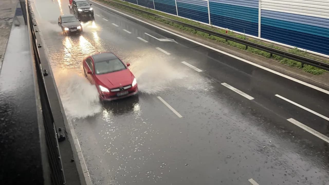 Czy podczas burzy jest bezpiecznie w aucie? Oto prawda o zagrożeniach